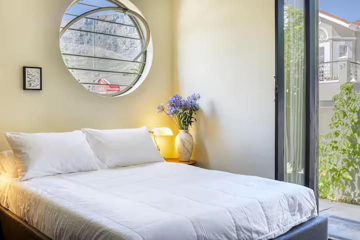 To Let 4 Bedroom Property for Rent in Tamboerskloof Western Cape